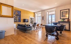 Castelo Design Aparment W/ Balcony & Super View By Lovelystay